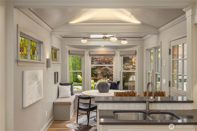 716 15th Avenue E, Seattle, WA 98112