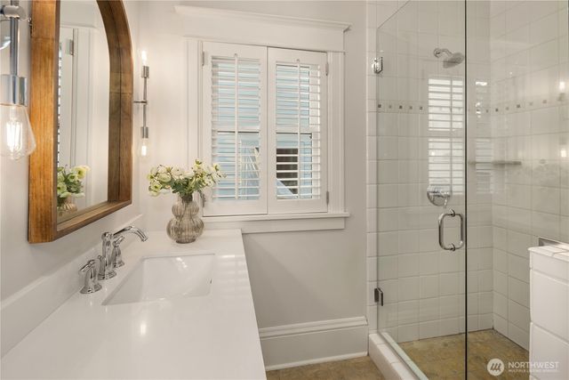 716 15th Avenue E, Seattle, WA 98112