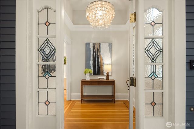 716 15th Avenue E, Seattle, WA 98112