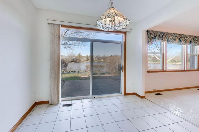 2392 Carillon Drive, Grayslake, IL 60030