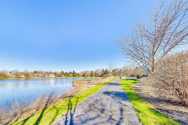 2392 Carillon Drive, Grayslake, IL 60030