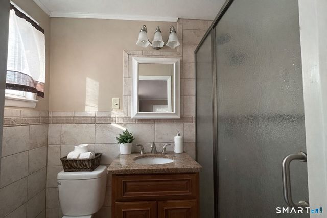 13 Hill Farm Road, Bloomfield, CT 06002