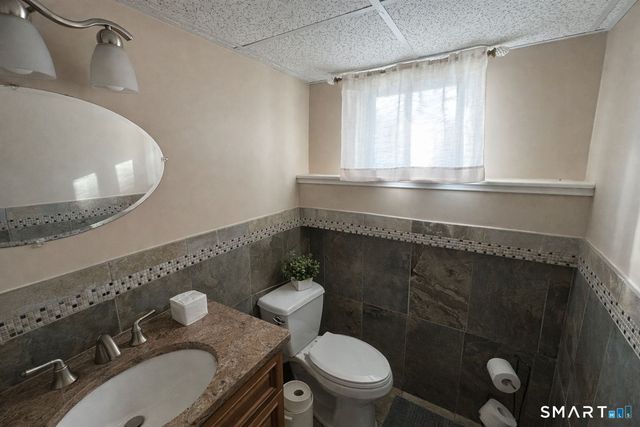 13 Hill Farm Road, Bloomfield, CT 06002