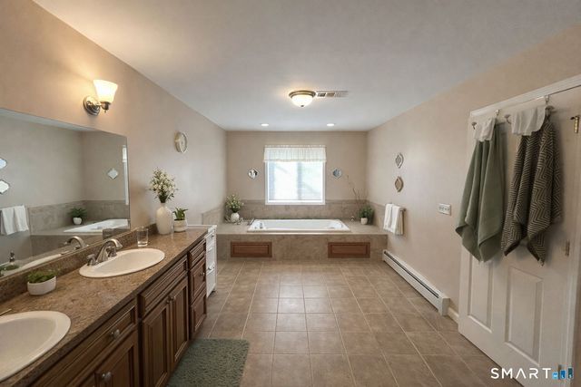 13 Hill Farm Road, Bloomfield, CT 06002