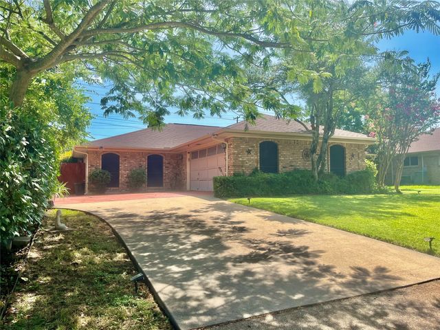1826 Green Tree Lane, Duncanville, TX 75137