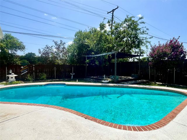 1826 Green Tree Lane, Duncanville, TX 75137