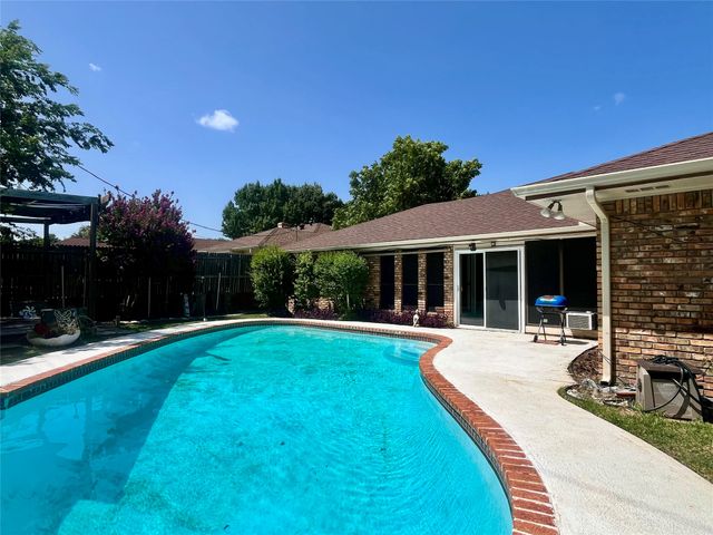 1826 Green Tree Lane, Duncanville, TX 75137