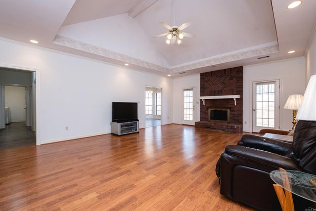 28 Saint John Pl, Maumelle, AR 72113