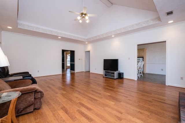 28 Saint John Pl, Maumelle, AR 72113