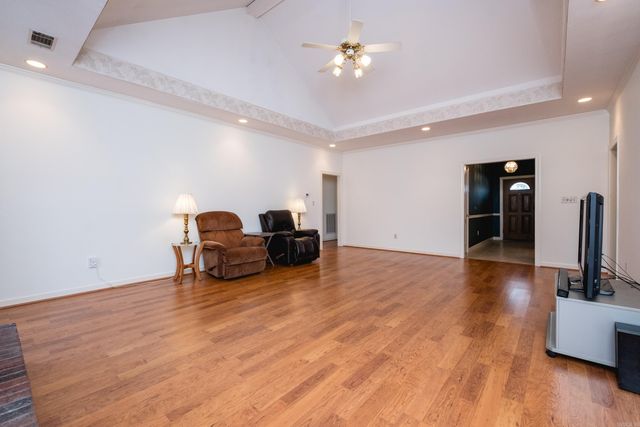 28 Saint John Pl, Maumelle, AR 72113