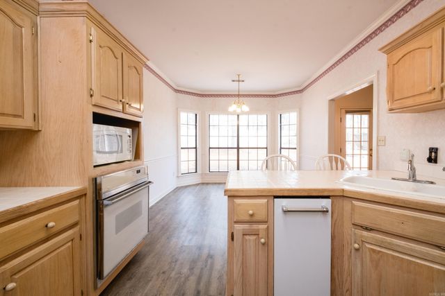 28 Saint John Pl, Maumelle, AR 72113