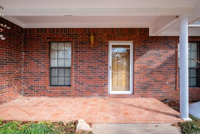 28 Saint John Pl, Maumelle, AR 72113