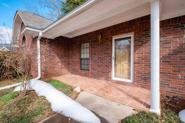 28 Saint John Pl, Maumelle, AR 72113