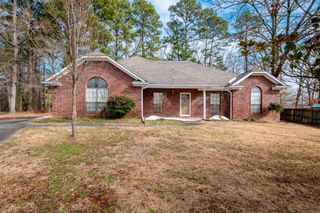 28 Saint John Pl, Maumelle, AR 72113