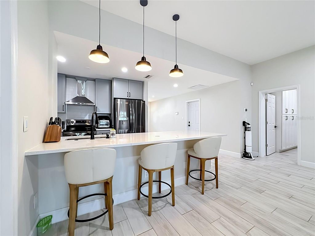 Image 19 of property listing at 6835 GEORGIA AVENUE, Bradenton, FL 34207