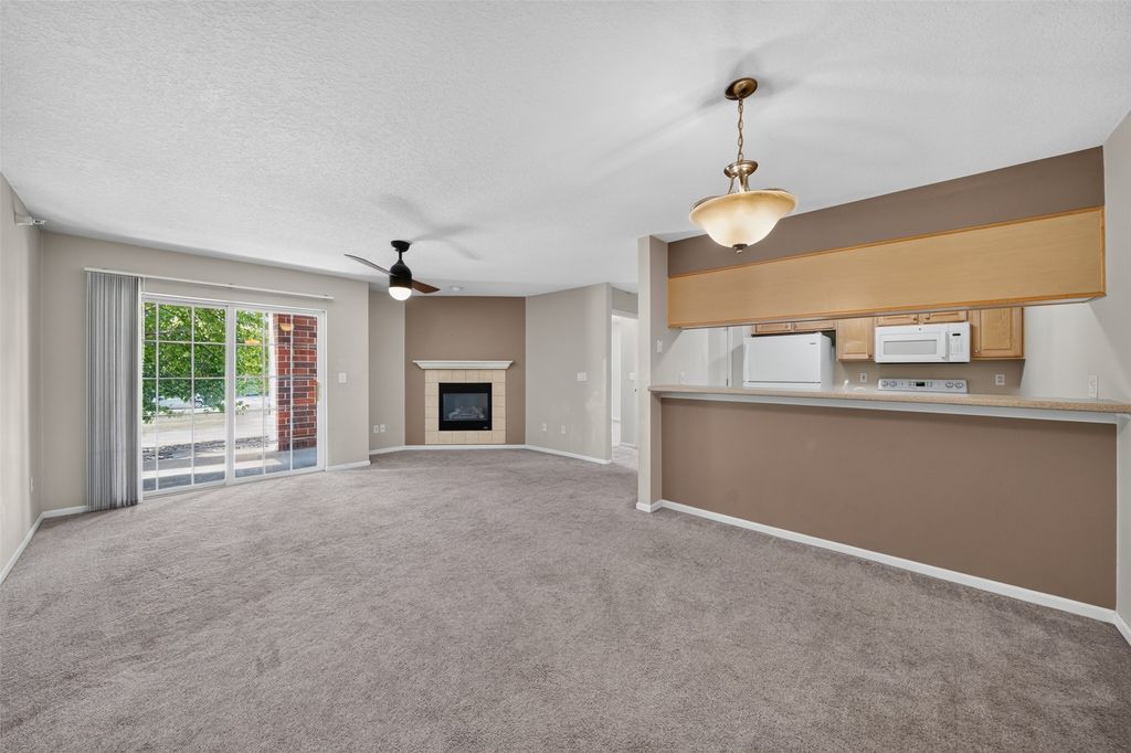105 NW 8th Street 106, Grimes, IA 50111
