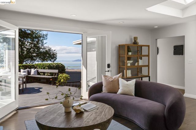 1119 Miller Ave, Berkeley, CA 94708