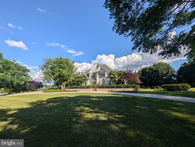 13 SOUTHWATCH LANE, Mechanicsburg, PA 17050