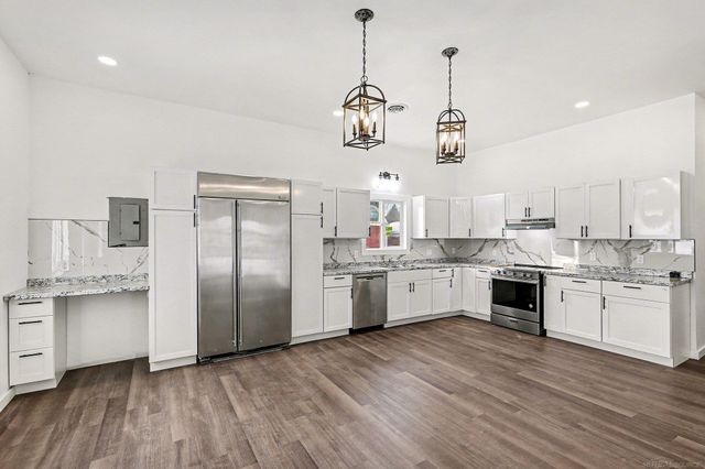 145 N Elms Road, Flushing, MI 48433