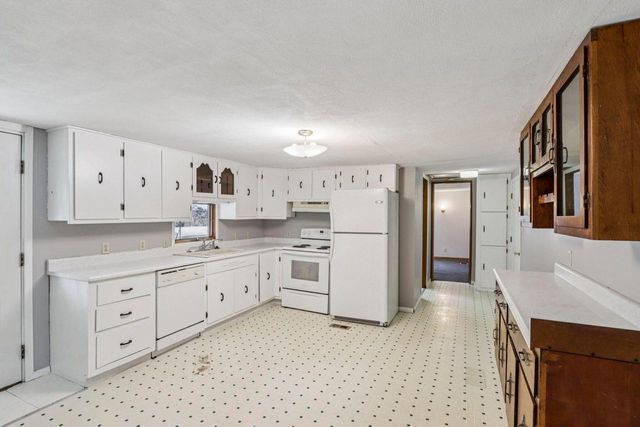 5040 Crestview ROAD, Marshall, WI 53559