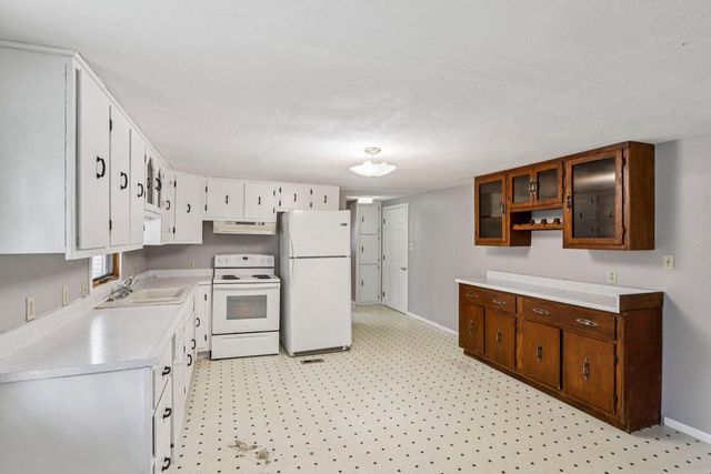 5040 Crestview ROAD, Marshall, WI 53559