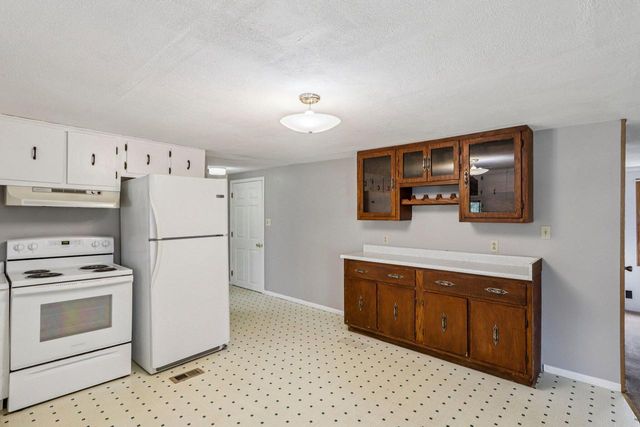 5040 Crestview ROAD, Marshall, WI 53559