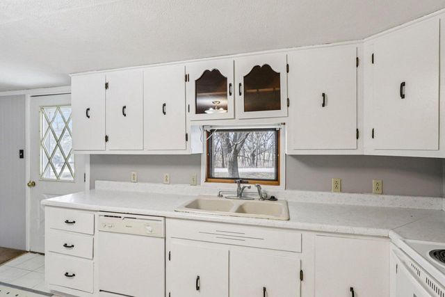 5040 Crestview ROAD, Marshall, WI 53559