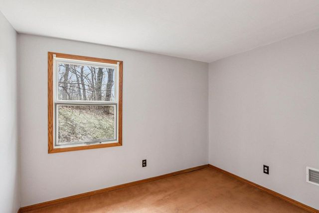 5040 Crestview ROAD, Marshall, WI 53559
