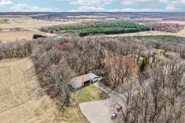 5040 Crestview ROAD, Marshall, WI 53559
