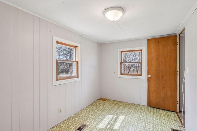 5040 Crestview ROAD, Marshall, WI 53559