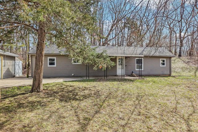 5040 Crestview ROAD, Marshall, WI 53559