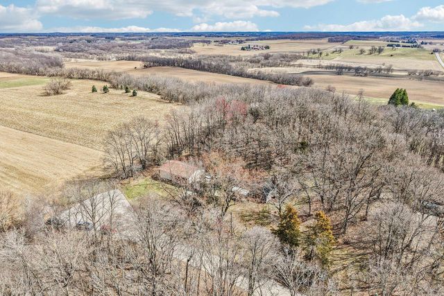 5040 Crestview ROAD, Marshall, WI 53559