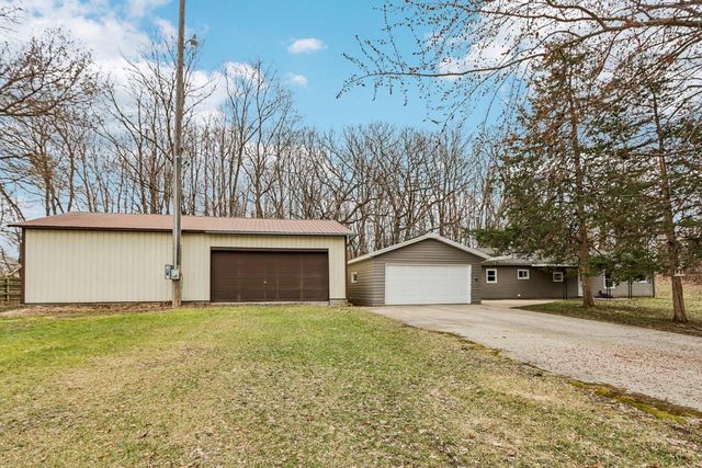 5040 Crestview ROAD, Marshall, WI 53559