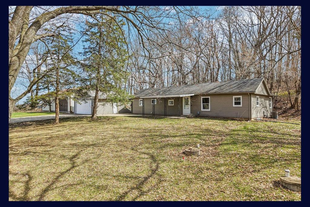 5040 Crestview ROAD, Marshall, WI 53559