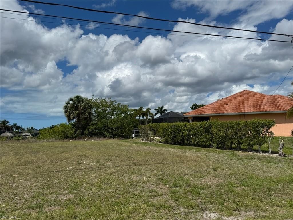 Image 5 of property listing at 4232 SW 21st PL, Cape Coral, FL 33914