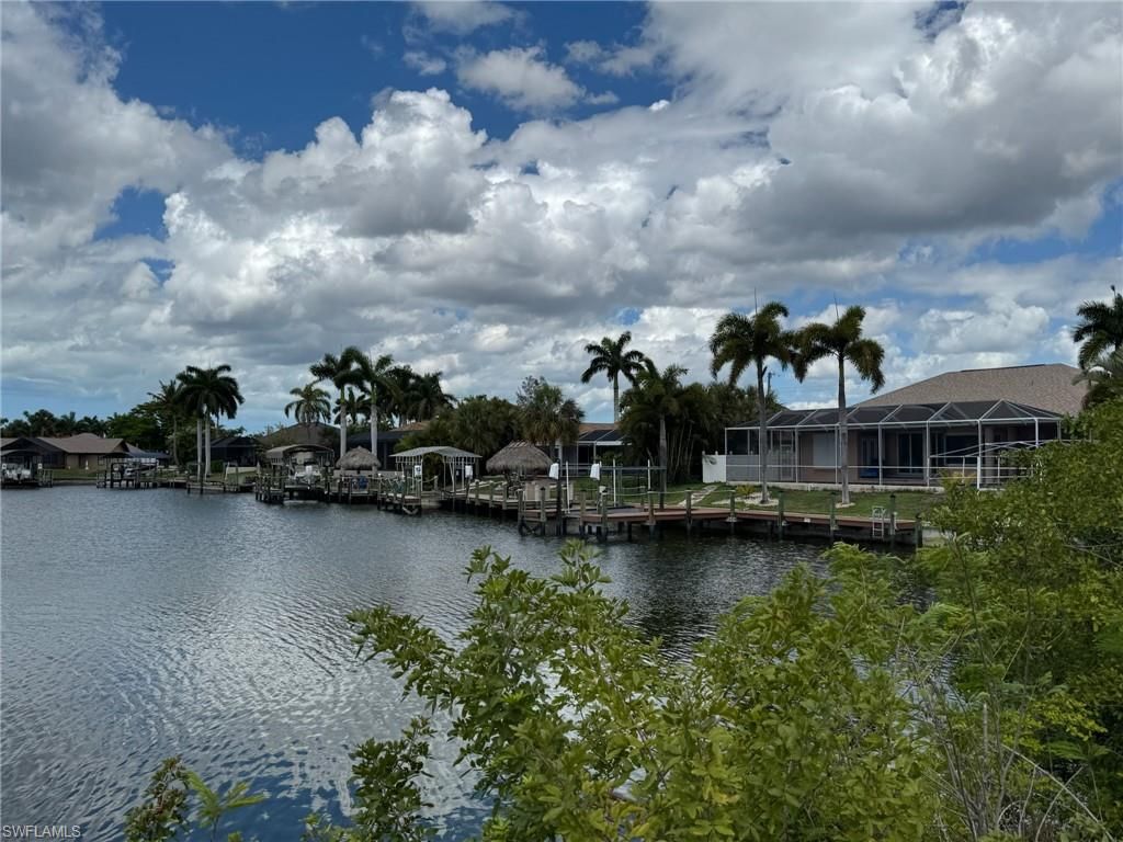 Image 7 of property listing at 4232 SW 21st PL, Cape Coral, FL 33914