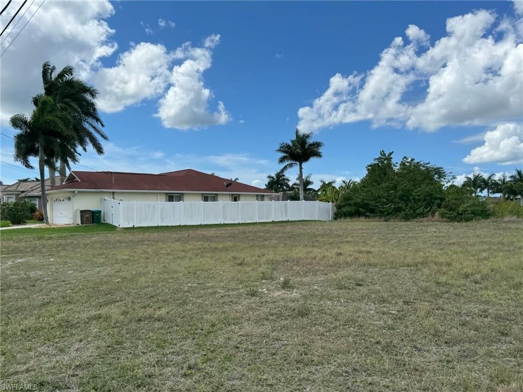 Image 9 of property listing at 4232 SW 21st PL, Cape Coral, FL 33914