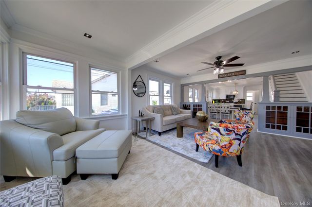 16 Roosevelt Avenue 14, Hicksville, NY 11801