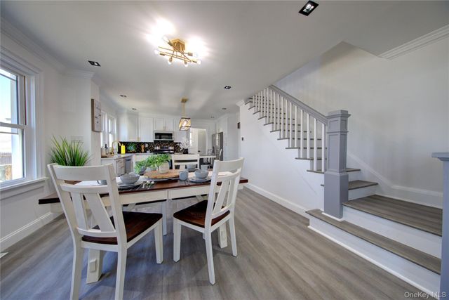 16 Roosevelt Avenue 14, Hicksville, NY 11801