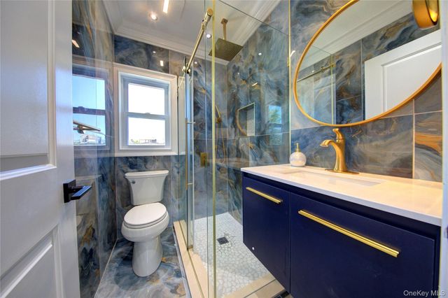 16 Roosevelt Avenue 14, Hicksville, NY 11801