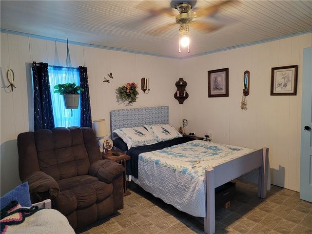 808 Sunset St, Rural Valley Boro, PA 16249