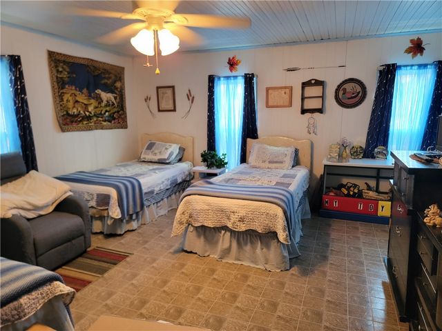 808 Sunset St, Rural Valley Boro, PA 16249