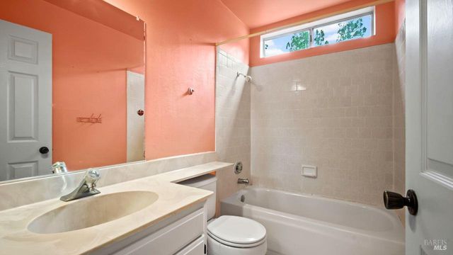 2520 Lakeview Dr, Santa Rosa, CA 95405