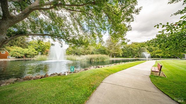 2520 Lakeview Dr, Santa Rosa, CA 95405