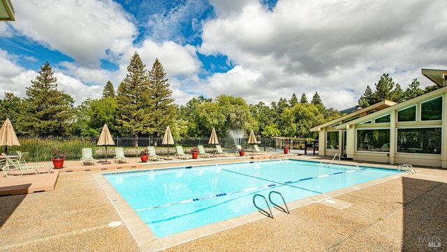 2520 Lakeview Dr, Santa Rosa, CA 95405
