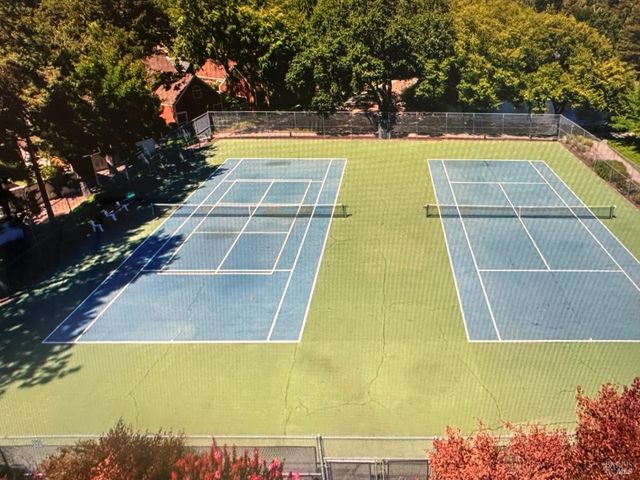 2520 Lakeview Dr, Santa Rosa, CA 95405