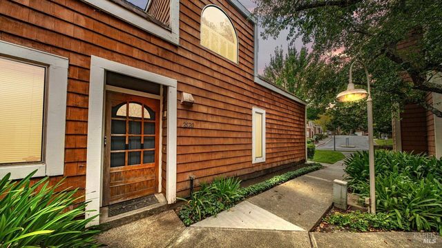 2520 Lakeview Dr, Santa Rosa, CA 95405