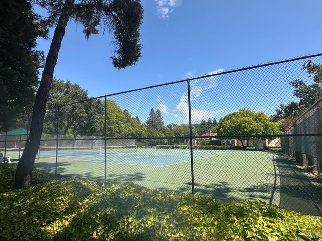 2520 Lakeview Dr, Santa Rosa, CA 95405