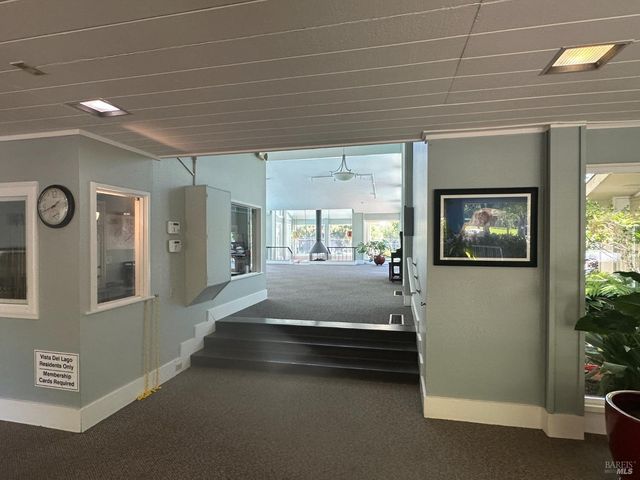 2520 Lakeview Dr, Santa Rosa, CA 95405