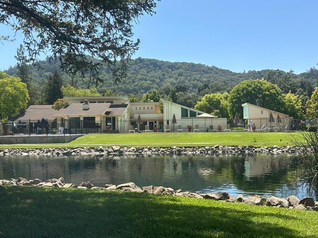 2520 Lakeview Dr, Santa Rosa, CA 95405